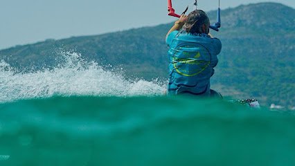 Cursos de kitesurf en Tarifa – Subcielo Kiteschool Tarifa