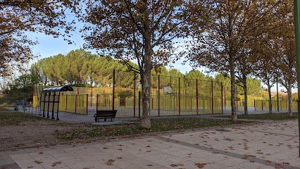 Pistas de fútbol y baloncesto