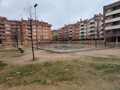 Campo de fútbol y baloncesto