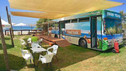 18 Nudos Surf Club
