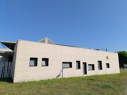 Edificio Oficinas y Vestuarios Campo de El Frontón y Pista de El Lauredal
