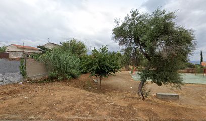 Pista de baloncesto y fútbol