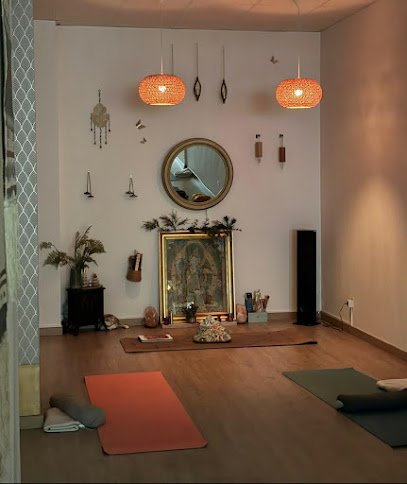 ALMA SERENA ( CENTRO DE YOGA, MEDITACIÓN Y CRECIMIENTO PERSONAL)
