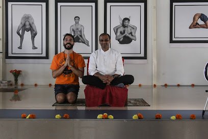 Ashtanga Yogābhyāsa | Yoga y GYROTONIC®