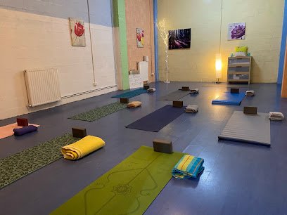 YOGA CON AMOR  ‍ ️    ‍ ️CENTRO DE YOGA Y BIENESTAR